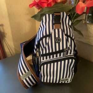 Lekebobor, sling pack crossbody, backpack, good for travel, hiking. Medium size.